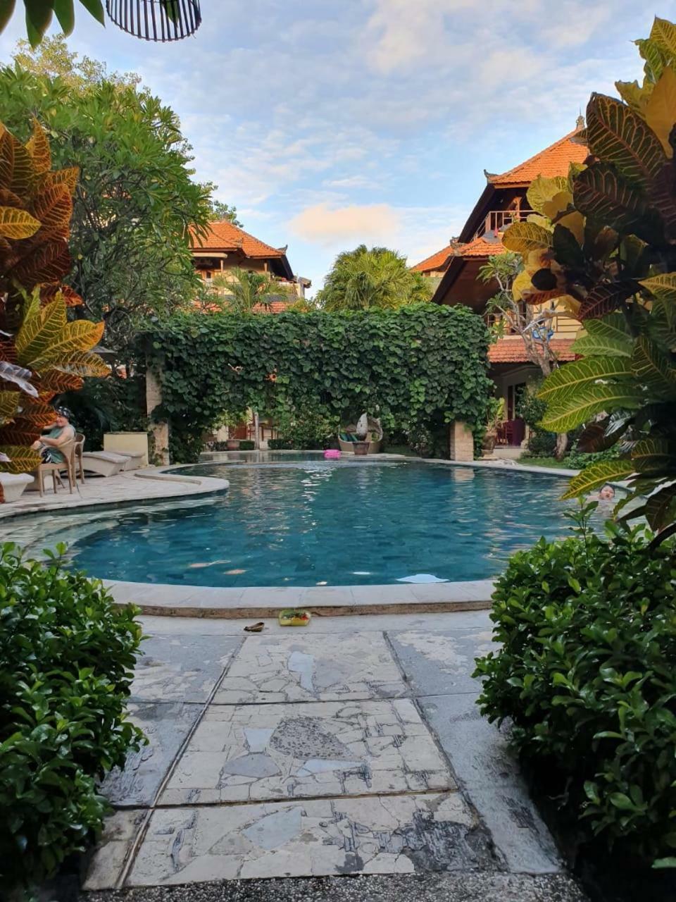 Kusnadi Hotel Legian Εξωτερικό φωτογραφία